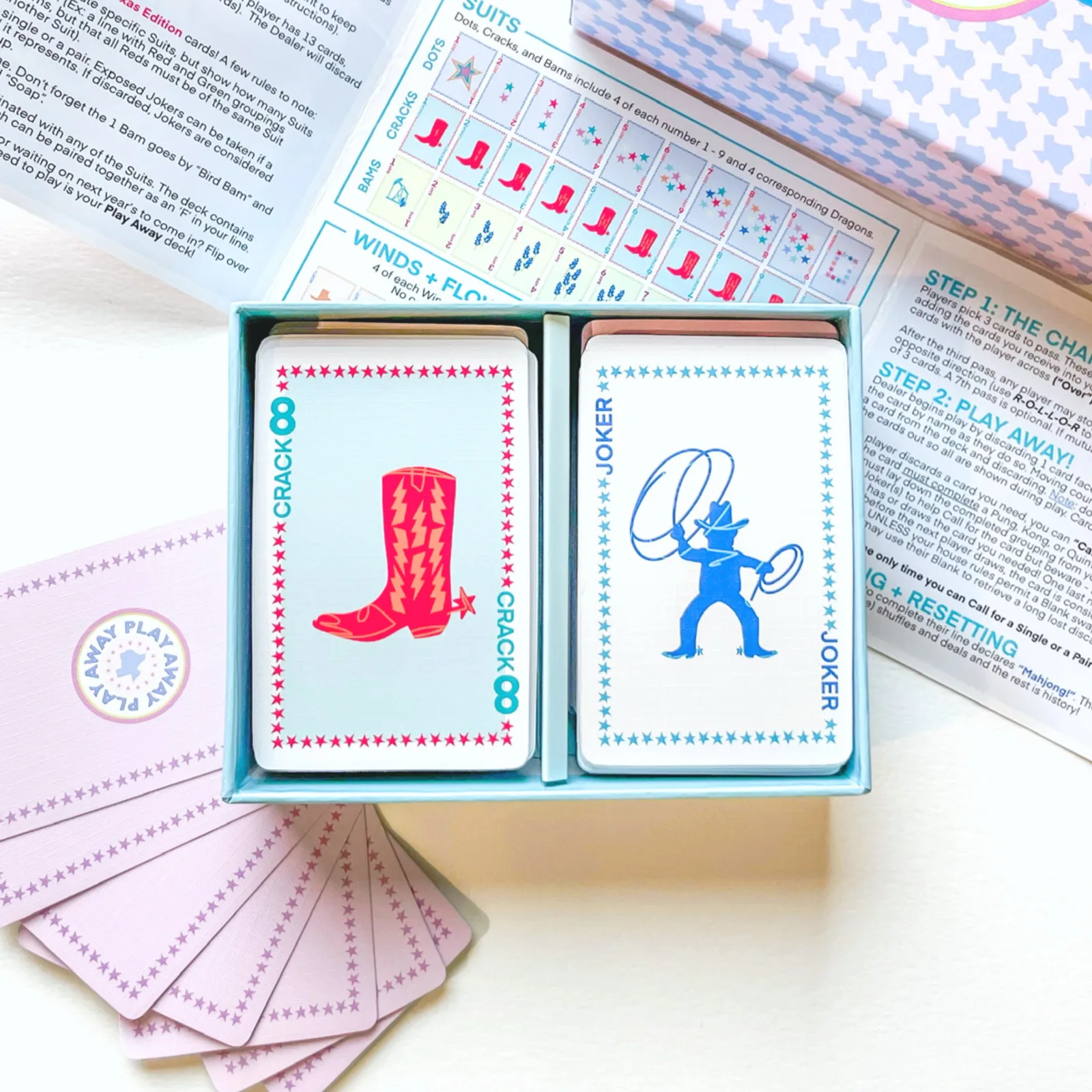 Texas Edition open tray: a cowboy boot 8 Crack and a lasso Joker card on top, guide unfolded behind